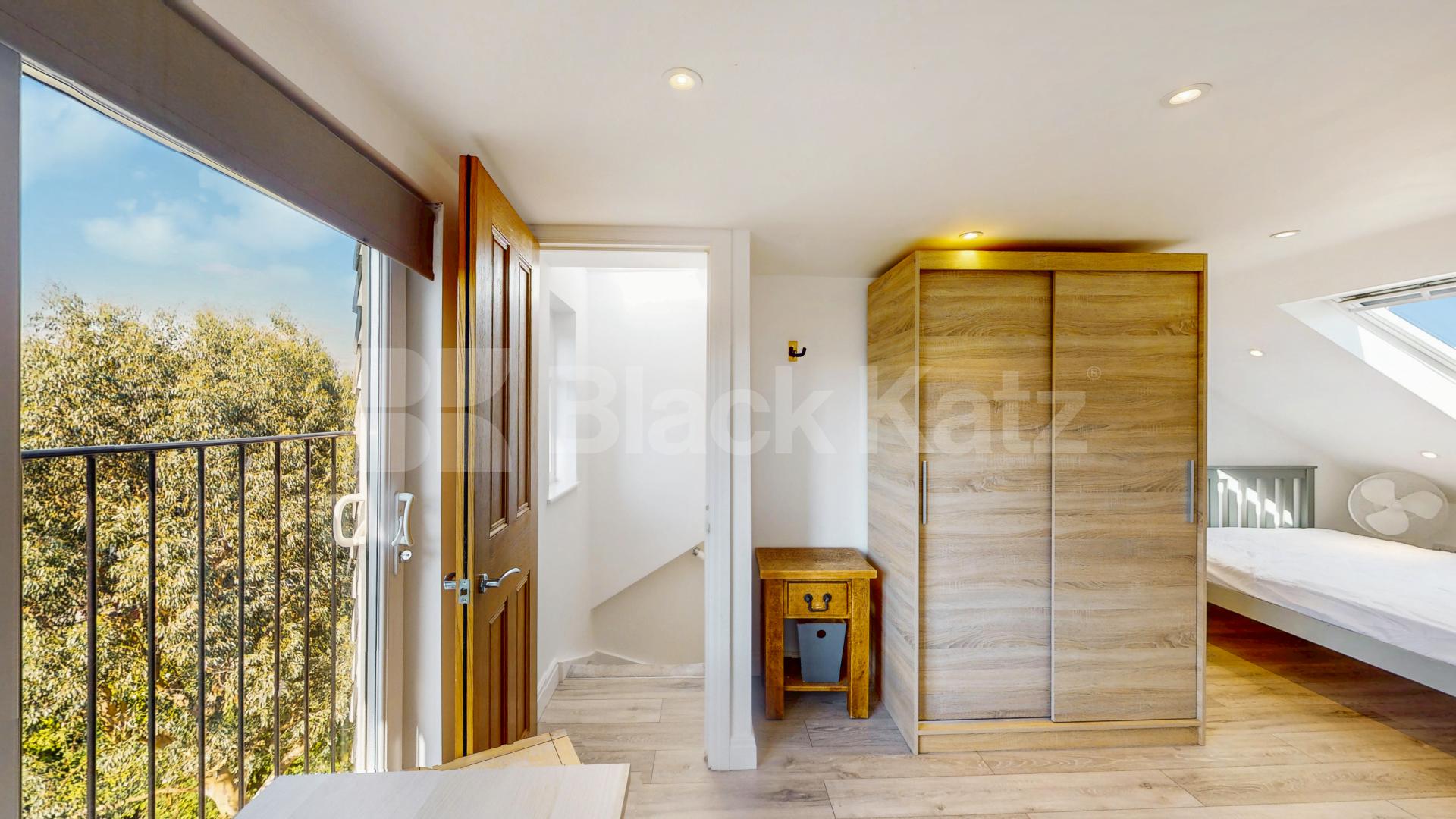 Elegant & Expansive Six Bed 4 Bath Residence with Private Garden in Holloway Mayton Street, Holloway